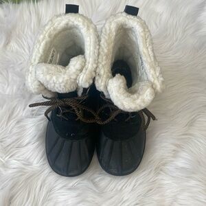Cat & jack snow boots / size 13